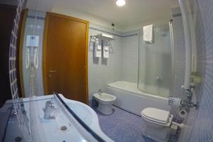 Koupelna v ubytování Albergo Ristorante Uliveto