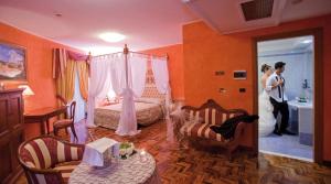 Postel nebo postele na pokoji v ubytování Albergo Ristorante Uliveto