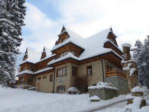 Hotel Dwór Karolówka v zimě