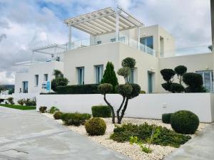 Gallery image of WaveBreeze Villas in Paphos