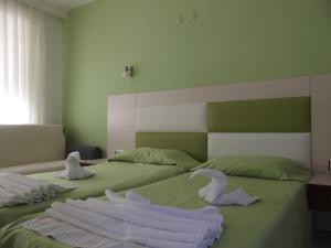 Postel nebo postele na pokoji v ubytování Derya Motel + 21 fotografií
