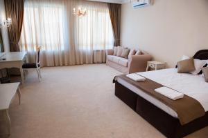 Fotografie z fotogalerie ubytování Hotel Chateau des Bergers v destinaci Ovcharovo + 37 fotografií