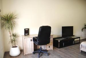 TV a/nebo společenská místnost v ubytování Coin Apartments & Poshtel