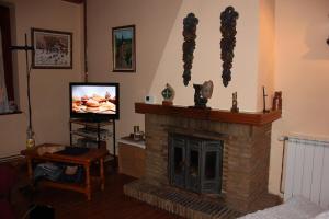 TV a/nebo společenská místnost v ubytování Casa Aranesa