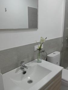 Koupelna v ubytování Sa Cala Beach House + 37 fotografií