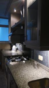 a kitchen with a stove and a counter top at Plaza Independencia in Mendoza