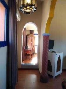 TV a/nebo společenská místnost v ubytování Beach Hotel Dos Mares