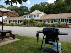 Gallery image of Bay Top Motel in Weirs Beach
