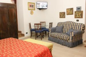 Χώρος καθιστικού στο casa giulietta, Ronco del Carmelo 2