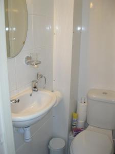 Ванная комната в Channel View Guest House