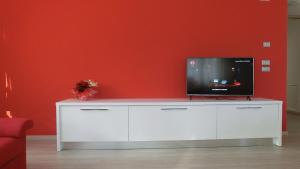 En TV eller et underholdningssystem på cima Monticelli