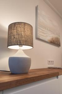 a lamp sitting on top of a wooden table at Smaaland in Flensburg