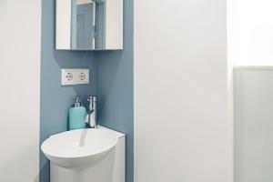 a bathroom with a white toilet and a sink at Smaaland in Flensburg
