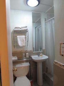 Koupelna v ubytování Hostal del Aguila