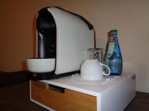 a black and white coffee maker sitting on a counter at Hotel Garni Eichhornkobel in Faßberg