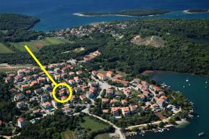 an aerial view of a city with a yellow circle at Apartments villa MaVeRo in Banjole