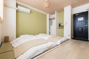 Postel nebo postele na pokoji v ubytování GuestHouse MIYABI