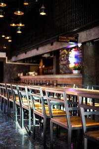 BED STATION Hostel Khaosan餐厅或其他用餐的地方