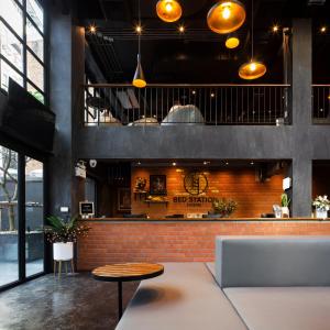 BED STATION Hostel Khaosan的休息区