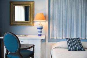 Postel nebo postele na pokoji v ubytování Lu' Hotel Riviera - Carloforte