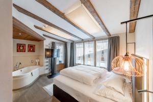 Łóżko lub łóżka w pokoju w obiekcie Sport- und Genusshotel Silvretta