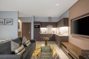 Neelkanth Sarovar Premiere的厨房或小厨房