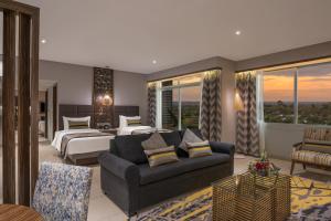 Neelkanth Sarovar Premiere客房内的一张或多张床位