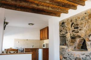 A kitchen or kitchenette at Akrotiri
