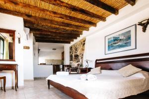 A bed or beds in a room at Akrotiri