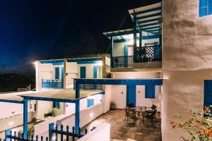 A balcony or terrace at Akrotiri