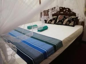 Postel nebo postele na pokoji v ubytování Jungle guest ,Mirissa