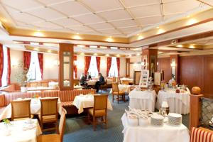 ห้องอาหารหรือที่รับประทานอาหารของ Hotel Weißes Roß