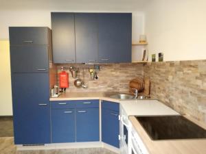 A kitchen or kitchenette at Ferienwohnung Morgensonne
