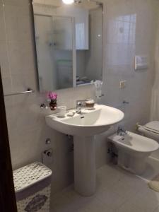 A bathroom at Casa Vacanze "Ai piedi di Assisi" Még 36 kép