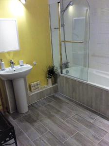 a bathroom with a sink and a shower and a tub at L'Horizon - Domaine du Vertendre in Saint-Yrieix-la-Perche +22 photos
