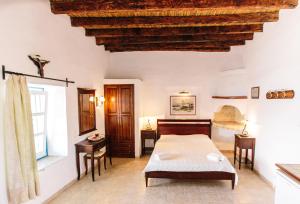 A bed or beds in a room at Akrotiri