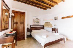 A bed or beds in a room at Akrotiri