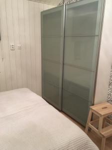 Postel nebo postele na pokoji v ubytování Långesjö lillstuga