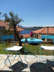 two chairs and a table and a table and chairs at Dora's House comfortable apartment with a yard and view in Pyrgadikia