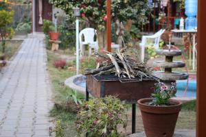 Un jardín fuera de Gurkha Lodge