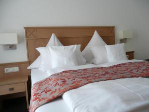 Postel nebo postele na pokoji v ubytování Hotel Garni Rheinpracht