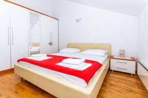 Postel nebo postele na pokoji v ubytování Mediterranean Blue Apartments