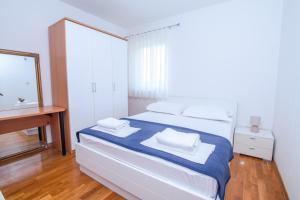 Postel nebo postele na pokoji v ubytování Mediterranean Blue Apartments