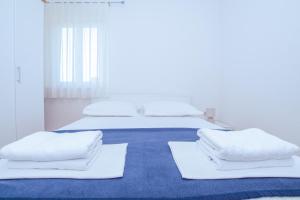 Postel nebo postele na pokoji v ubytování Mediterranean Blue Apartments