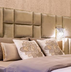 A bed or beds in a room at Xen Premium Apartment