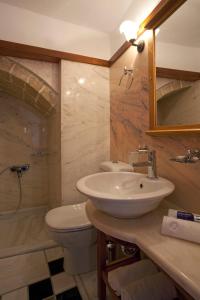 A bathroom at Likinia Hotel