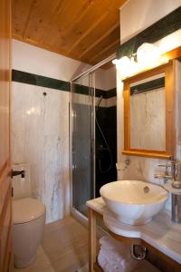 A bathroom at Likinia Hotel