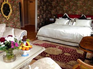 Postel nebo postele na pokoji v ubytování Hotell Läckö