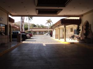an empty street in front of a building at Hotel San Martin in Hermosillo