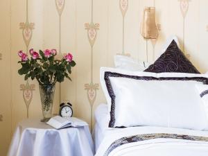 Postel nebo postele na pokoji v ubytování Hotell Läckö